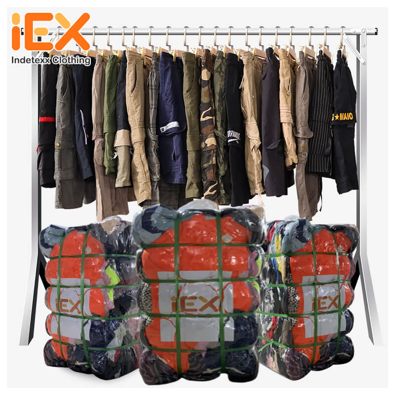 Pantalón corto multibolsillos usado: cómodo, práctico y asequible