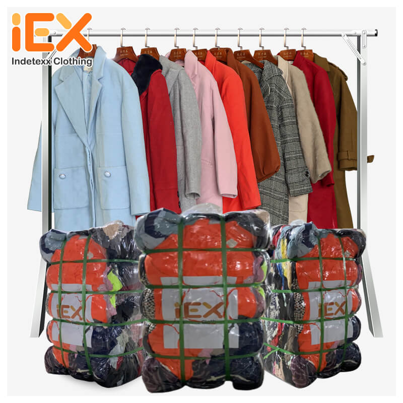 Jersey Largo de Mujer Usado: Estilo y Comodidad en una sola Prenda.