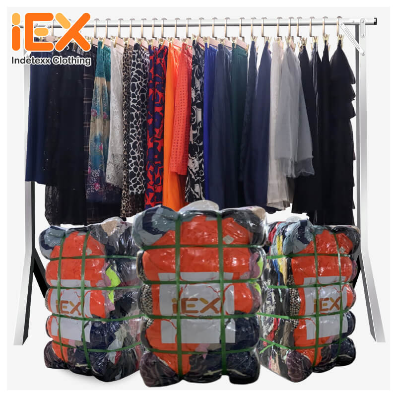 Media Falda De Seda De Mujer Usada: Elegancia y Ahorro Sostenible.