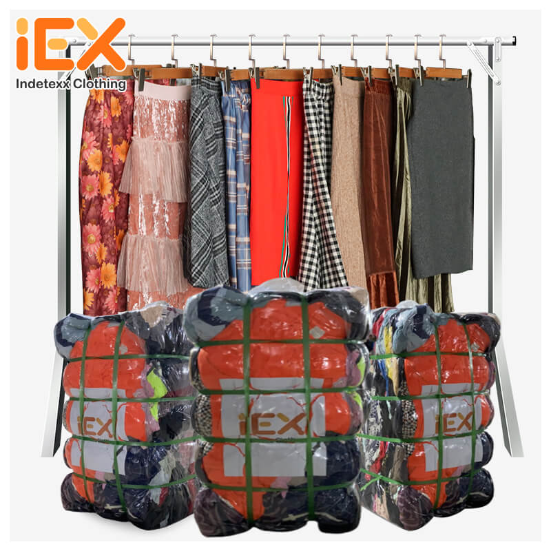 Media Falda De Algodón De Mujer Usada: Cómoda, cálida y bonita.