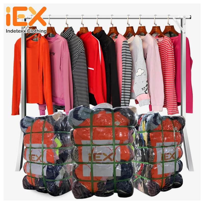 Camiseta Larga de Mujer Usada: Estilo y Versatilidad para ustedes.