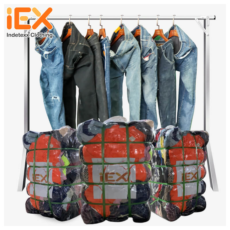 Vaqueros Largos De Hombre Usados: ¡El clásico de la moda sostenible!