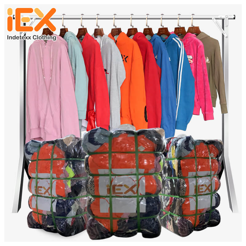 Sudadera con Capucha Usada: Comodidad y Estilo a Precios Increíbles.