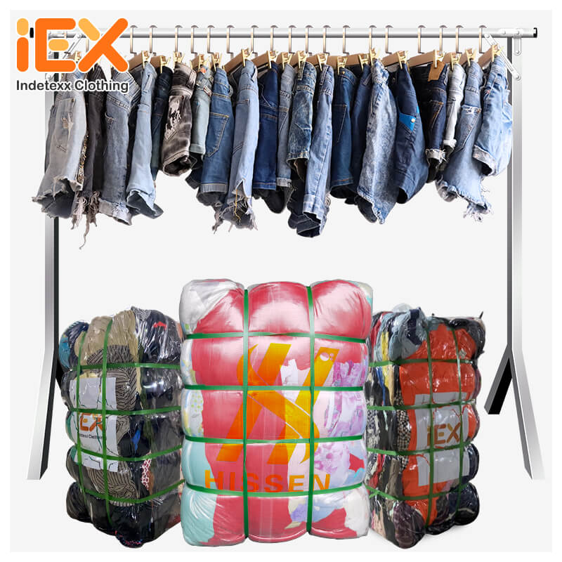 Consigue una visión fresco con nuestros vaqueros cortos usados.