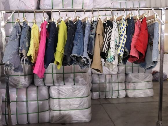 Pantalones cortos de senora usados 1