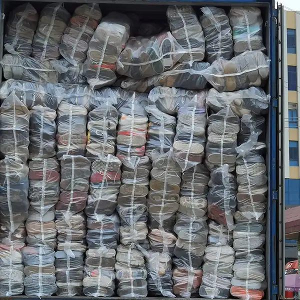 Fardo de zapatos usados.webp