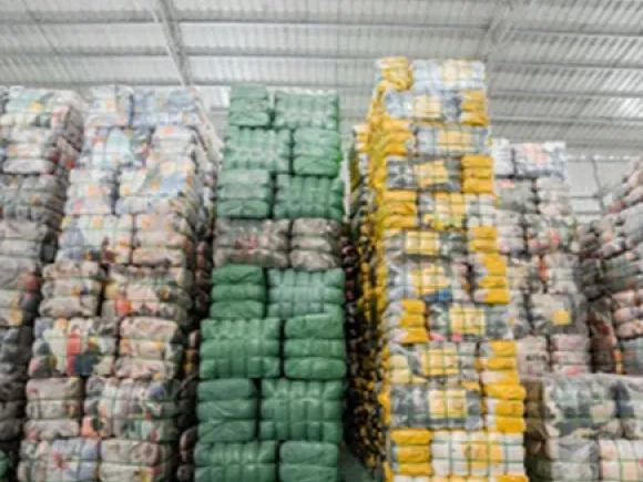 Entrega rápida de ropa usada