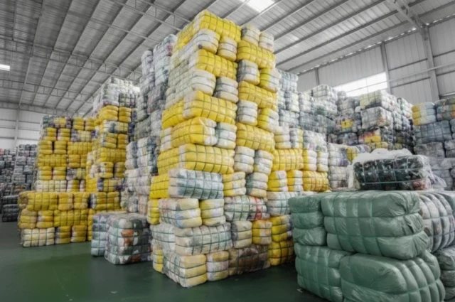 ¿Cuál tipo de fardo de ropa usada es mejor para ti – Guía completa