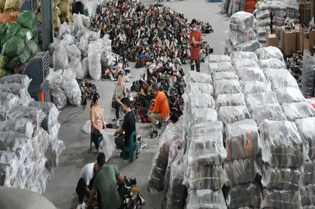 Clasificación e inspección de zapatos usados