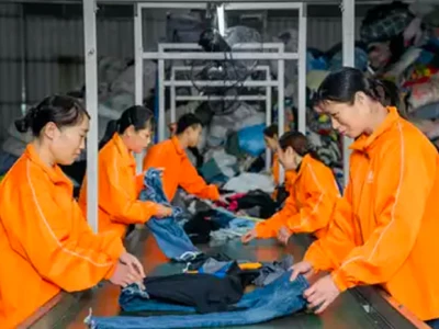 Seasoned workers handle 100 of the sorting for our wholesale second hand clothing 1.webp